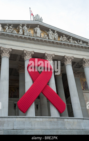 Wien, Parlament, SIDA-Schleife - Vienne, Parlement, Ruban Rouge Banque D'Images