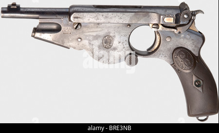 Un mod Bergmann. 1896 N° 2, calibre 5 mm Bergmann, N° 1945. Alésage brillant. Avec extracteur. Cinq prises de vue. Épreuve : double couronne/'U'. Brevet sur le côté gauche du cadre et logo de la société ovale avec inscription naine et encerclement 'Gaggenau V.C.S. Suhl'. Bleuissement original à pois. Petites pièces dépaille, tache. Panneaux de préhension en caoutchouc dur noir. Boucle de cordon. Bon à très bon état général, peut être amélioré par un nettoyage doux. Erwerbsscheinpflichtig. Historique, historique, XIXe siècle, pistolet civil, armes à feu civiles, portatif, arme à feu, armes à feu, armes à feu, Banque D'Images