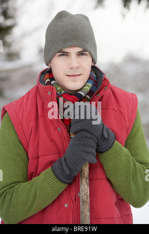 Jeune homme de la neige dur Banque D'Images