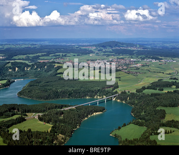 Lechtalbruecke Bridge près de Schongau, Lech, réservoir, Peiting, Hohenpeissenberg, Upper Bavaria, Germany, Europe, vue aérienne Banque D'Images