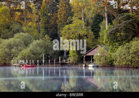 Les bateaux sur l'île de Derwent, près de Keswick, Cumbria Banque D'Images