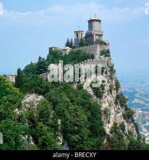 Les murs de la ville et forteresse, République de San Marino, Italie Banque D'Images