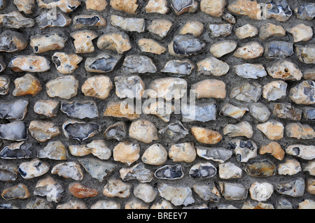 Close up of modern flintwork à Chichester. Certaines pierres à knapped. Certains ensemble. Banque D'Images