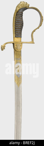 une tête de lion sabre avec lame de Damas pour officiers, de l'artillerie saxonne À Dos De Pipe, forgée lame de Damas avec des yelmen. Décoration florale dorée et gravée à la base de la lame des deux côtés montrant le manteau national des armes avec le chiffre couronné 'AR', ou 'Eisenhauer' et 'Damasstahl' respectivement. Noeud-fusée plaqué or avec capuchon de poignée à tête lion. Les langues obverses portent des canons croisés. Poignée en peau de requin avec enroulement de fil. Barde d'acier bleuté (légèrement rouillée). Longueur 95,5 cm. Historique, historique, XIXe siècle, Saxe, Saxonia, Saxoni, Banque D'Images