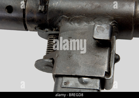 Armes à feu, STEN MK II, modèle à crosse tubulaire, calibre 9 mm Parabellum, no FF72408. Canon miroir, fin d'origine. Elle fût conçue par deux ingénieurs de l'Arsenal d'Enfield, Reginald V.Shepperd et Harold J. Turpin, et fabriquée au rythme de 20.000 exemplaires par mois. Première catégorie sous conditions générales, , Banque D'Images