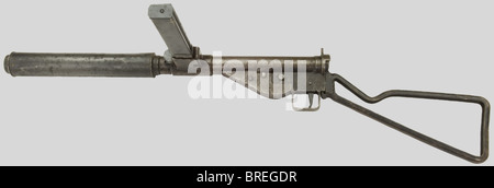 Armes à feu, STEN MK II, à silencieux. Calibre 9 mm Parabellum, no F028923. Corps du Silencieux solidaire du canon (légèrement casossé), pontet marqué M/107. Huitième catégorie. Neutralisation française nouvelle nord., , Banque D'Images