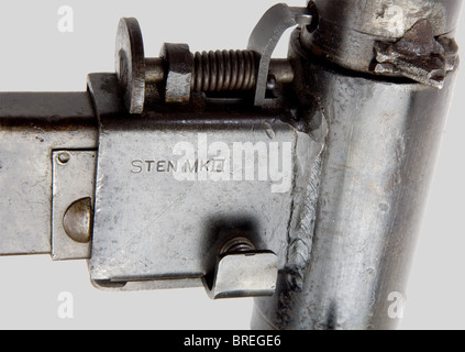 Armes à feu, STEN MK II, dotée d'une poignée pistolet artinale, calibre 9 mm Parabellum, no FA69394. Première catégorie sous conditions générales, , Banque D'Images