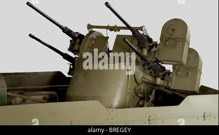 Véhicules Blindés, Halftrack M16., Ce véhicule est une adaptation du M3 équipé de quatre mitRailleuses de 12,7 millions de données sur tourelle AA Maxson. 41,170 demi-chenilles furent construire pendentif la guerre et son utilisation eu lieu sur tous les champs de bataille. Il Itait l'repos du SDKFZ 251 allemand. Avec un moteur de 147 cv, la demi-piste est capable de rouler à 64 km/h sur une distance de 280 km. Véhicule en bon état. Moteur 'Blanc', plaques francaises sur la planche de bord. Complet extérieurement avec sa tourelle à affûts quadruple. La tourelle est égalière, Banque D'Images