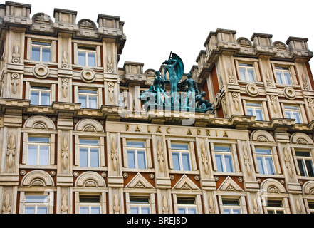 L'architecture et la sculpture cubiste Adria Palace Prague République tchèque l'Europe de l'Est Banque D'Images