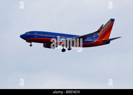 Southwest Airlines jet volant près de l'aéroport LaGuardia à New York City. Banque D'Images