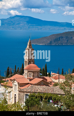 Recherche à travers le village de Proastio avec le Golfe de Messénie à l'arrière-plan, l'Mani, Péloponnèse, Grèce. Banque D'Images