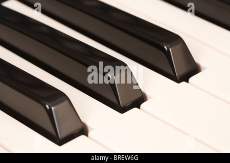 Gros plan des touches sur un clavier de piano Banque D'Images