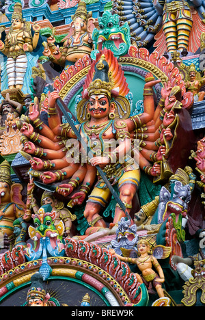 En stuc de divinités sur Meenakshi Amman Temple Hindou (;Saivite) tour sud (gopuram) ; Madurai, Tamil Nadu, Inde Banque D'Images