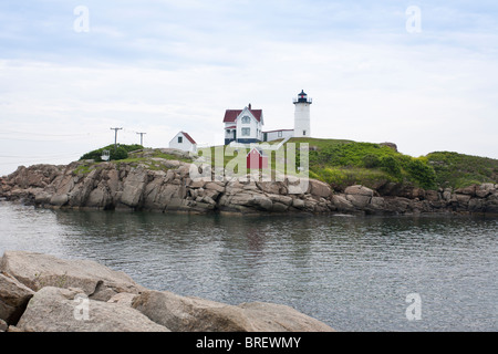 Phare de Nubble : un pittoresque Maine phare. Perché sur un îlot rocheux près de la côte. Banque D'Images