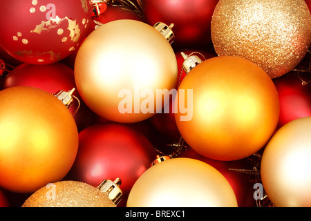 Ornements de Noël coloré en rouge et or Banque D'Images