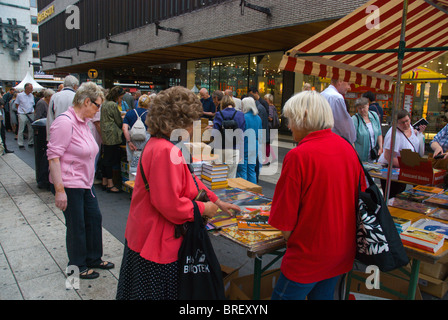 Foire du livre le plus long du monde Kulturfestivalen Drottninggatan festival centre de Stockholm Suède Europe Banque D'Images