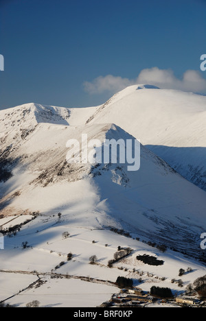 Dans les montagnes et la Vallée de Derwent Newlands en hiver, Lake District Banque D'Images