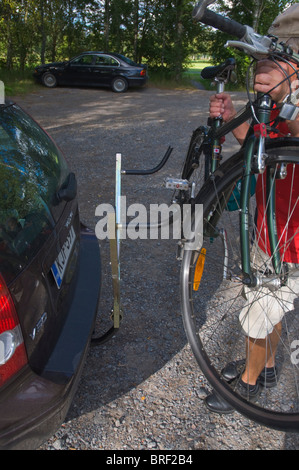 Man mise en location voiture Finlande retour d'Europe du nord Banque D'Images