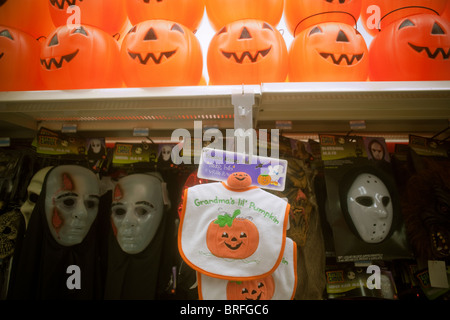 Des marchandises à l'Halloween à New York magasin KMart Banque D'Images