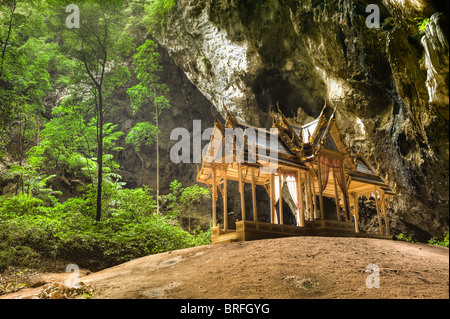 Sala en caverne dans Prachuap, Thaïlande Banque D'Images