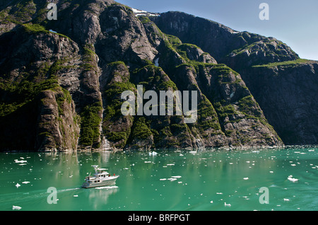 Petit plaisir lancer fjord Tracy Arm Le passage de l'intérieur de l'Alaska États-Unis Banque D'Images