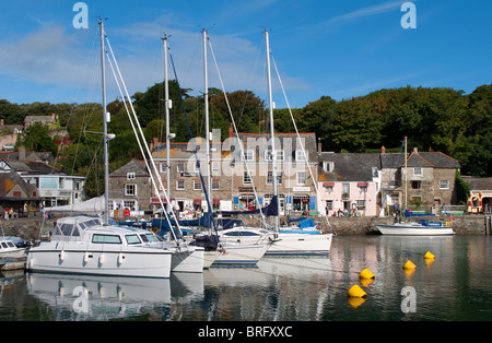 Yachts amarrés dans le port de Padstow, Cornwall, uk Banque D'Images