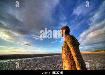 Anthony Gormley's Iron Men sculptures "un autre endroit" sur Crosby Beach, Liverpool Merseyside Banque D'Images