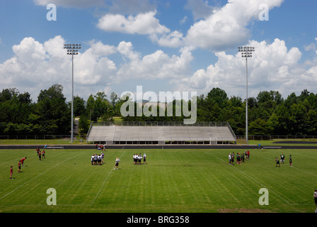 La pratique d'été à un stade de football, Georgia, USA Banque D'Images