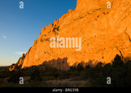 Passerelle du rock, le Jardin des Dieux. Années d'érosion créer d'uniques, des formations de grès naturel National Monument, Colorado Banque D'Images