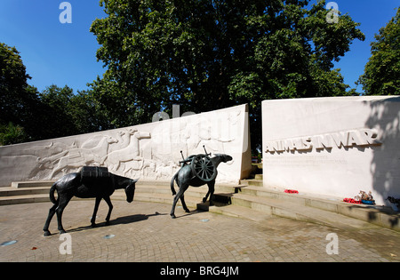 Animaux à la guerre la sculpture de David Backhouse, Park Lane, London, UK Banque D'Images