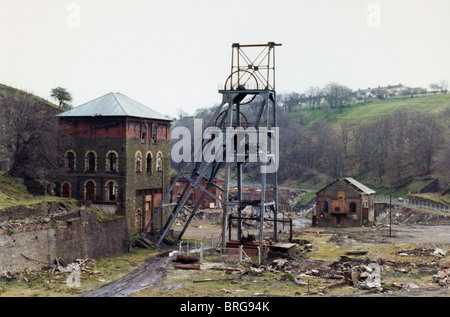 Tirpentwys mine de charbon profondes et à l'abandon en cours de démolition près de Pontypool Gwent Torfaen South Wales Valleys UK vers 1982 Banque D'Images