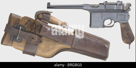 A Mauser C 96/16 avec épaulière, calibre 9 mm Parabellum, n° 9964.numéros correspondants.alésage brillant.marque d'épreuve : Double couronne/'U'.vue arrière tangente 50 - 500 m.Complete bleuissement original avec des marques minimales.Petites pièces bleutées.verrou blanc poli, gris gravé au marteau.Panneaux de préhension en noyer brun foncé avec numéros correspondants.boucle de cordon.comme neuf condition.Comes complet avec épaulière en noyer avec numéro correspondant en bon état,raccords légèrement bleutés.supplémentaire : Marron foncé, housse en cuir usé avec coutures blanches sans nom du fabricant, propriétaire, droits supplémentaires-Clearences-non disponible Banque D'Images