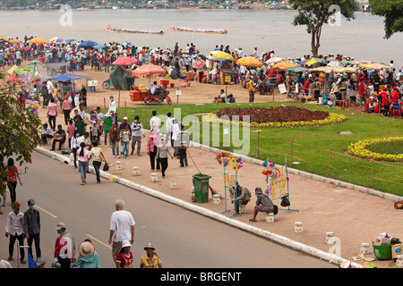 Nos gens au Festival de l'eau, Phnom Penh, Cambodge Banque D'Images