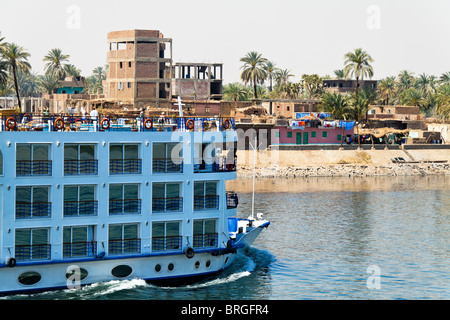 Une croisière sur le Nil est commun dans le cadre d'un voyage en Egypte Banque D'Images