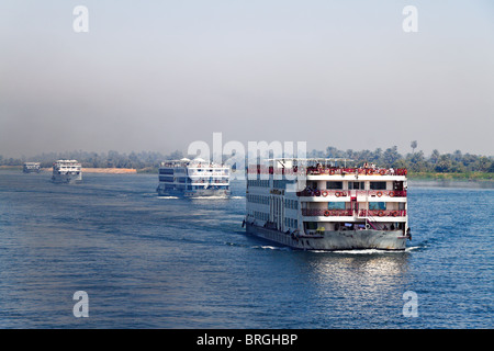 Une croisière sur le Nil est commun dans le cadre d'un voyage en Egypte Banque D'Images