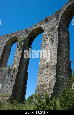 Pegões aqueduc monumental à Tomar. Arches et piliers. Banque D'Images