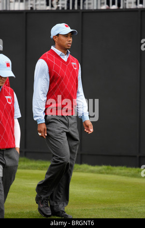 Le golfeur américain Tiger Woods sur le premier jour de pratique de la Ryder Cup en 2010, la Celtic Manor, Newport, Pays de Galles Banque D'Images