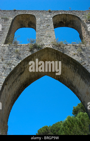 Pegões aqueduc monumental à Tomar. Arches et piliers. Banque D'Images