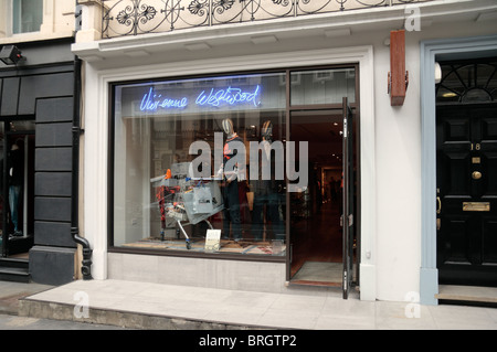 Shop avant de la Vivienne Westwood 'Man' magasin de vêtements sur Conduit Street, London, UK. Banque D'Images