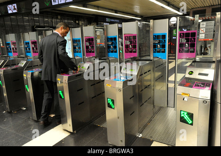 Barcelone,Espagne,septembre 29,2010.Metro et les chemins offerts service minimum pendant la grève générale en Espagne. Banque D'Images