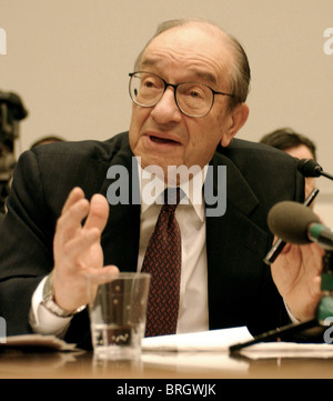 Alan Greenspan, président de la Réserve fédérale américaine, s'affiche avant le House Financial Services Committee . Banque D'Images