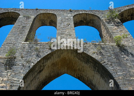 Pegões aqueduc monumental à Tomar. Arches et piliers. Banque D'Images