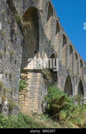 Pegões aqueduc monumental à Tomar. Arches et piliers. Banque D'Images