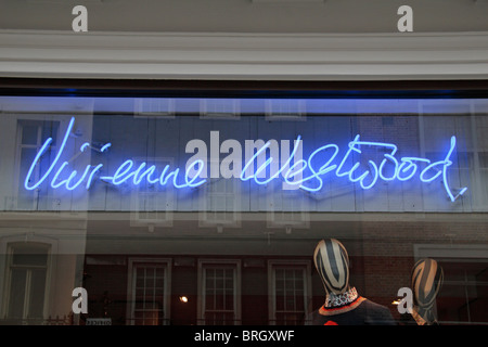 Neon signature apposer à l'extérieur de la Vivienne Westwood 'Man' mens clothing shop sur Conduit Street, London, UK. Banque D'Images