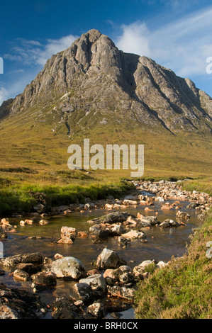 Buachaille Etive Mor s'élevant au-dessus de la rivière de l'Europe à Glencoe, Inverness-shire, en Écosse. 6795 SCO Banque D'Images