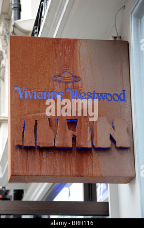 Logo de la marque en dehors du signe Vivienne Westwood 'Man' boutique de vêtements sur Conduit Street, London, UK. Banque D'Images
