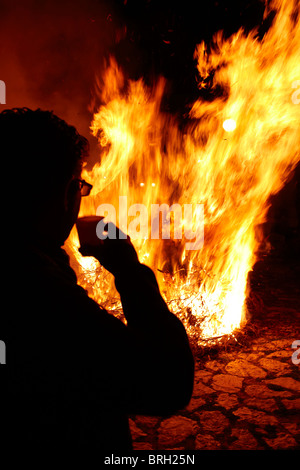 ©John Angerson Gabriel David se prépare pour la fête de San Giuseppe, à Scopello, Sicile. Banque D'Images