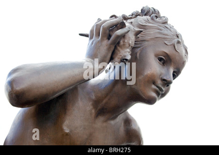 Belle sculpture en cuivre représentant la nymphe fille holding shell, pont alexandre 3, Paris Banque D'Images