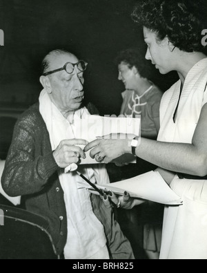 IGOR STRAVINSKI (1882-1971) rehearseshis l'opéra The Rake's Progress à La Scala, Milan, septembre 1951. Pour la première fois à Venise Banque D'Images