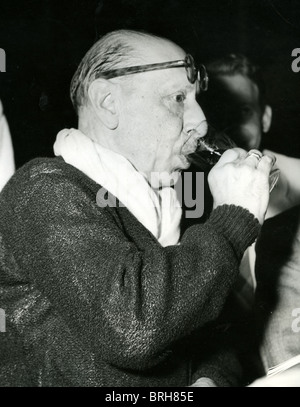 IGOR STRAVINSKI (1882-1971) rehearseshis l'opéra The Rake's Progress à La Scala, Milan, septembre 1951. Pour la première fois à Venise Banque D'Images